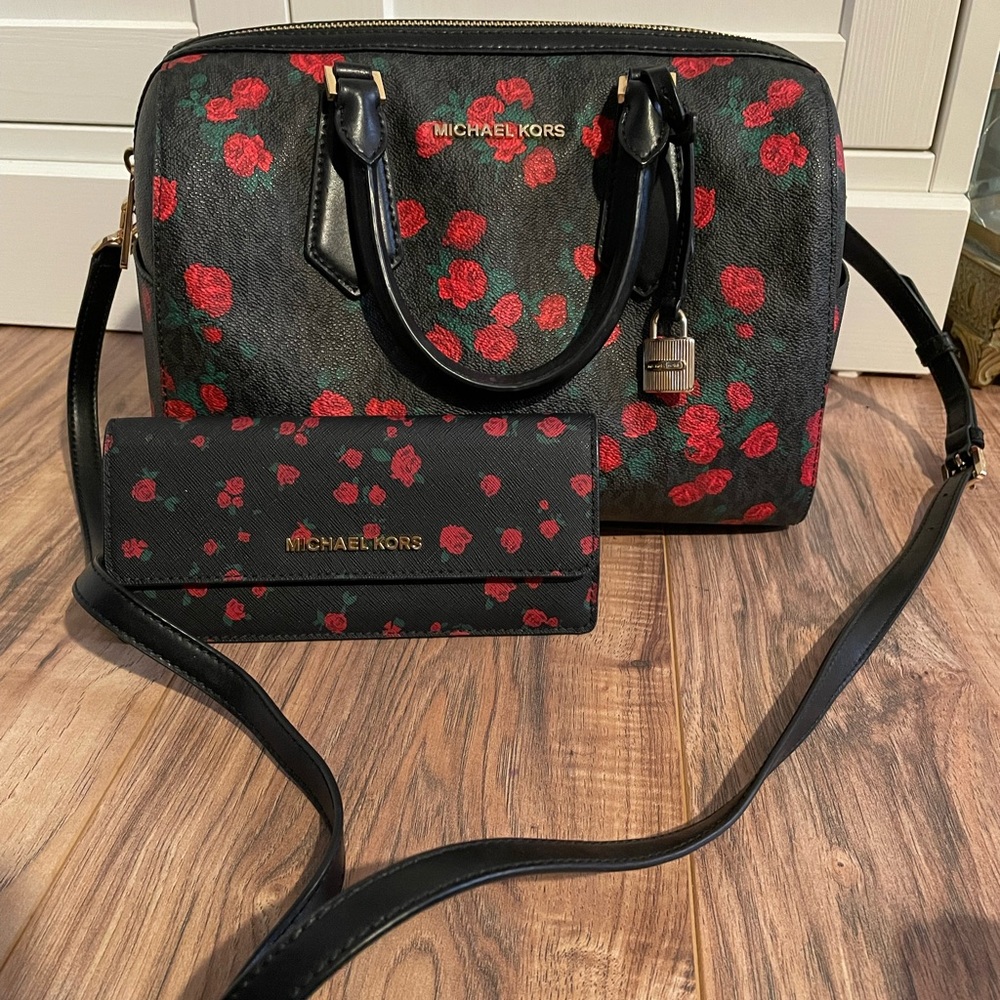 Michael Kors Rose Shoulder bag and Wallet set